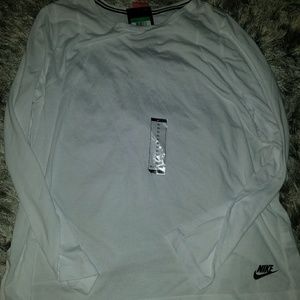 XL NWT NIKE LONG SLEEVE TEE